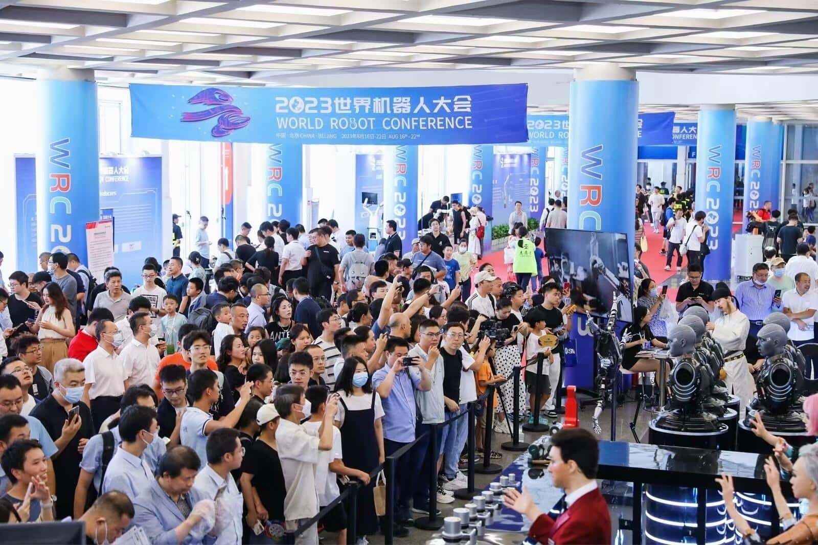 1699931644357895.jpg 機(jī)器人大會(huì)3333_min.jpg